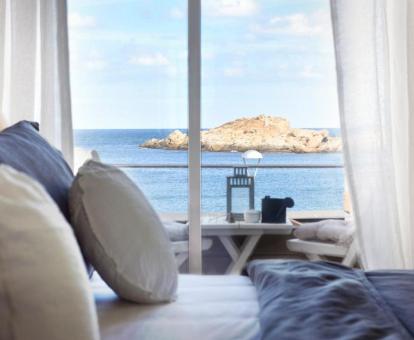 Foto de las instalaciones de este hotel con vistas al mar.