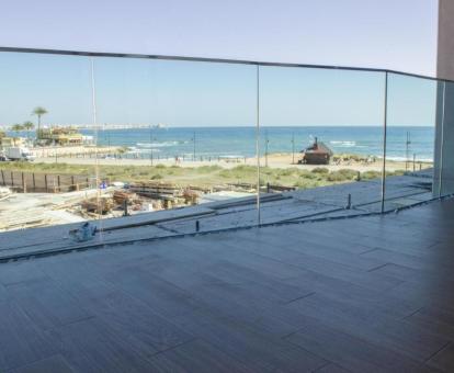 Foto de las instalaciones de este apartamento con vistas al mar.