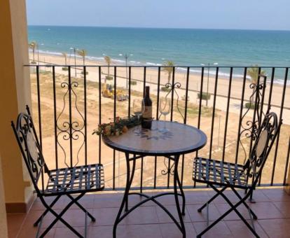 Foto de las instalaciones de este apartamento con vistas al mar.