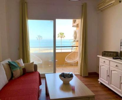 Foto de las instalaciones de este apartamento con vistas al mar.