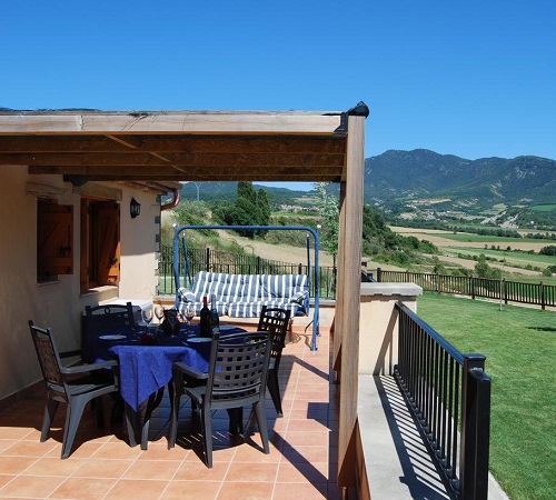Exterior en la terraza con techado con vistas al campo en Casa Lueza
