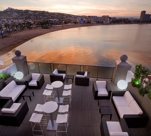 Terraza chill-out con vistas al mar en Peñísco en el Hotel Boutique La Mar que es solo para adultos