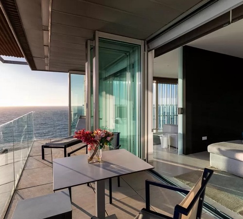 Foto de la Suite Junior con terraza y habitación con vistas al mar de Cádiz en el Parador de Cádiz