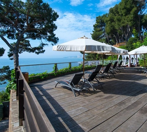 Terraza con vistas a la Cala del Pi en Girona del alojamiento con vistas al mar Hotel Cala del Pi