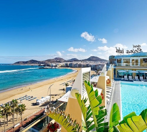 Vistas al mar desde la terraza del Hotel Radisson Blu Resort Gran Canaria situado en primera linea de playa