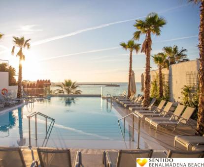 Foto de las instalaciones de este hotel con vistas al mar.