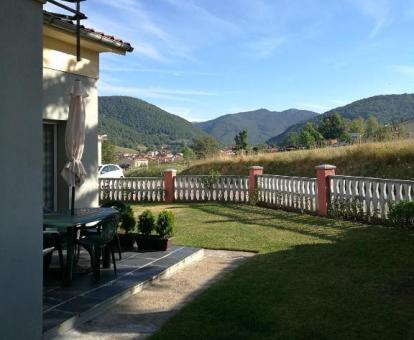 Foto del jardÃ­n privado con hermosas vistas de esta casa independiente.