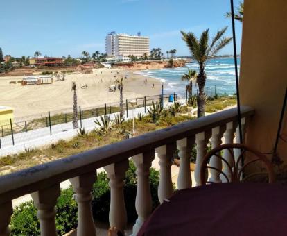 Foto de las instalaciones de este hotel con vistas al mar.