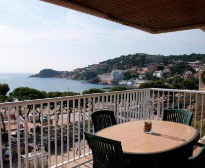 Foto de las instalaciones de este hotel con vistas al mar.