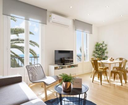 Foto de las instalaciones de este apartamento con vistas al mar.