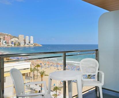 Foto de las instalaciones de este hotel con vistas al mar.