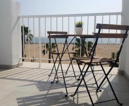 Foto de las instalaciones de este hotel con vistas al mar.