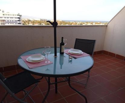 Foto de las instalaciones de este apartamento con vistas al mar.