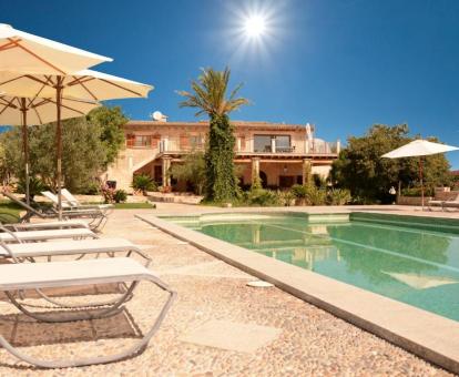 Foto de la piscina al aire libre abierta todo el año de este agroturismo.