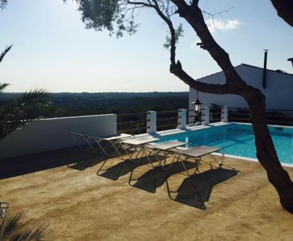 Foto de esta acogedora casa rural con piscina privada al aire libre.