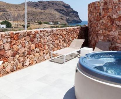 Foto de las instalaciones de este hotel con vistas al mar.