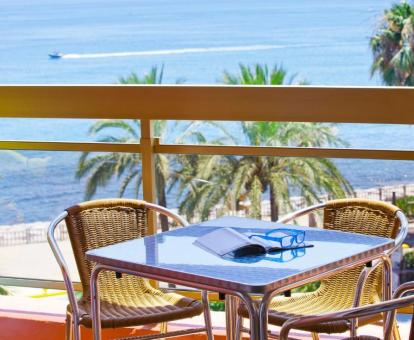 Foto de las instalaciones de este hotel con vistas al mar.