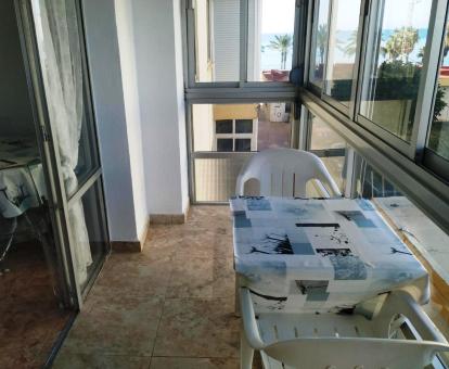 Foto de las instalaciones de este apartamento con vistas al mar.