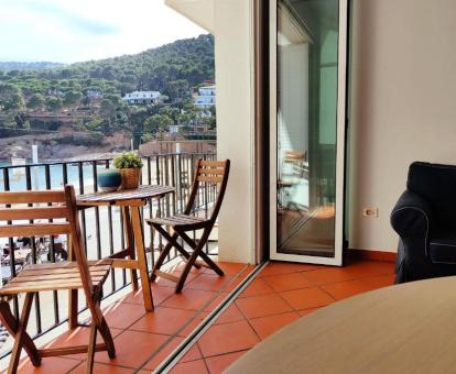 Foto de las instalaciones de este hotel con vistas al mar.