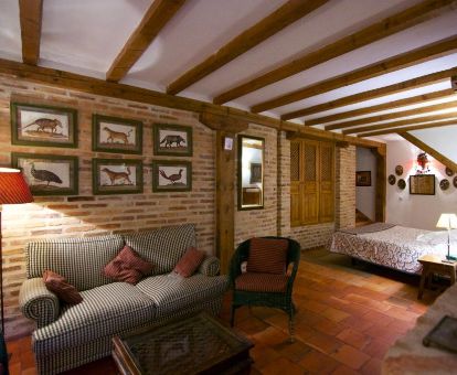 Una de las amplias habitaciones de estilo tradicional de este acogedor hotel rural.