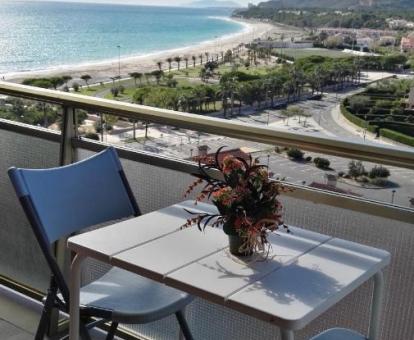 Foto de las instalaciones de este hotel con vistas al mar.