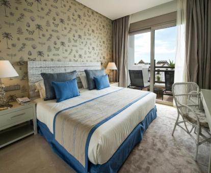Foto de la Suite de un dormitorio con terraza y vistas al mar.