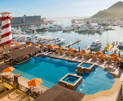 Foto de la piscina al aire libre de este hotel todo incluido.