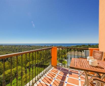 Foto de la terraza amueblada con vistas al mar de la Habitación Doble Deluxe.