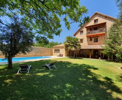 Foto de la piscina al aire libre disponible todo el año de este hotel.