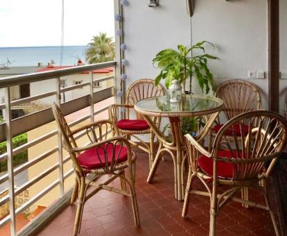Foto de las vistas al mar desde el interior de este apartamento.