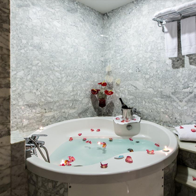 Foto de la bañera de hidromasaje que se encuentra en el hotel TRH La Motilla