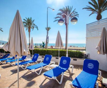 Foto de las instalaciones de este hotel con vistas al mar.