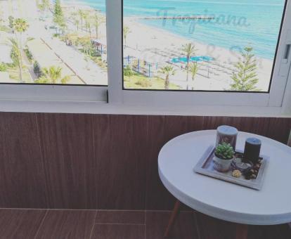 Foto de las vistas al mar desde el interior del apartamento.