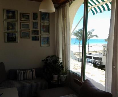 Foto de las instalaciones de este apartamento con vistas al mar.