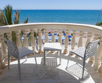 Foto de las instalaciones de este hotel con vistas al mar.