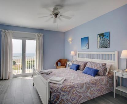 Foto de las instalaciones de este apartamento con vistas al mar.