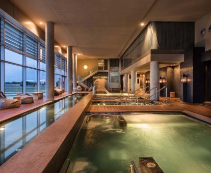 Foto de la piscina cubierta disponible todo el año de este precioso hotel.