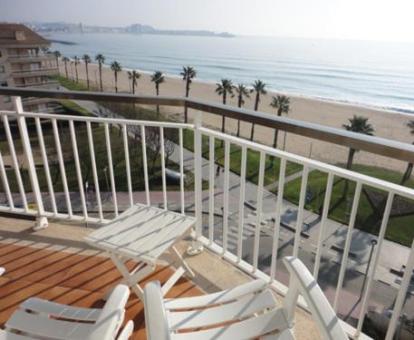 Foto de las instalaciones de este hotel con vistas al mar.