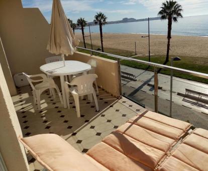 Foto de las instalaciones de este hotel con vistas al mar.