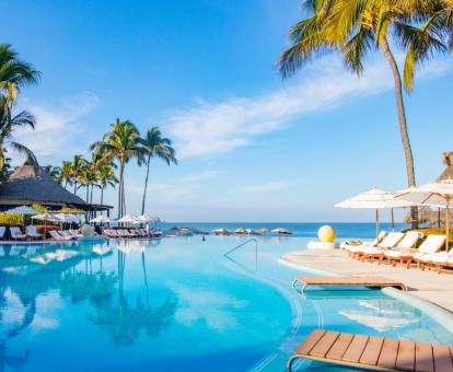 Foto de la preciosa piscina al aire libre de este fabuloso hotel todo incluido.