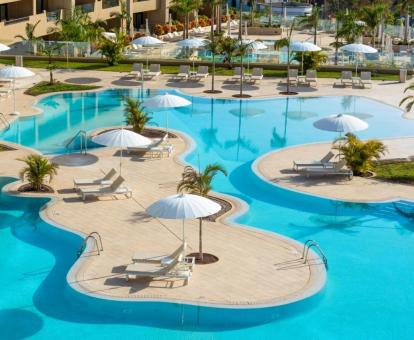 Foto de la piscina al aire libre disponible todo el año de este precioso hotel.