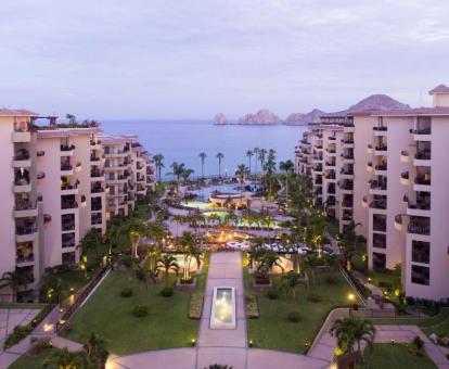 Foto de las instalaciones de este hotel frente al mar.