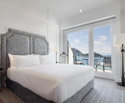 Una de las fabulosas habitaciones dobles con terraza y vistas al mar del hotel.