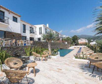 Foto de las instalaciones de este hotel con vistas al mar.