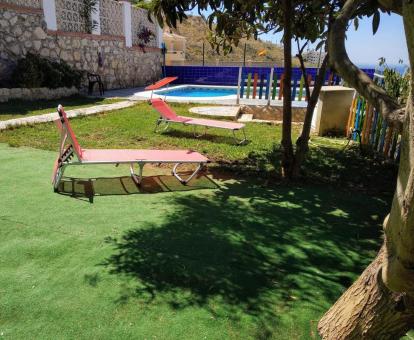 Foto de la zona de jardín con vistas al mar de este alojamiento..