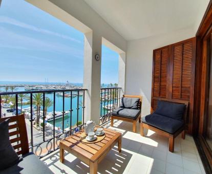 Foto de la terraza con vistas al mar de este precioso apartamento.