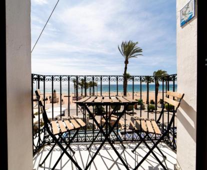 Foto de las instalaciones de este hotel con vistas al mar.