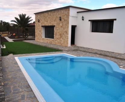 Foto de esta acogedora villa independiente con piscina privada.