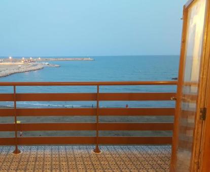 Foto de las instalaciones de este apartamento con vistas al mar.