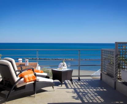 Foto de las instalaciones de este hotel con vistas al mar.